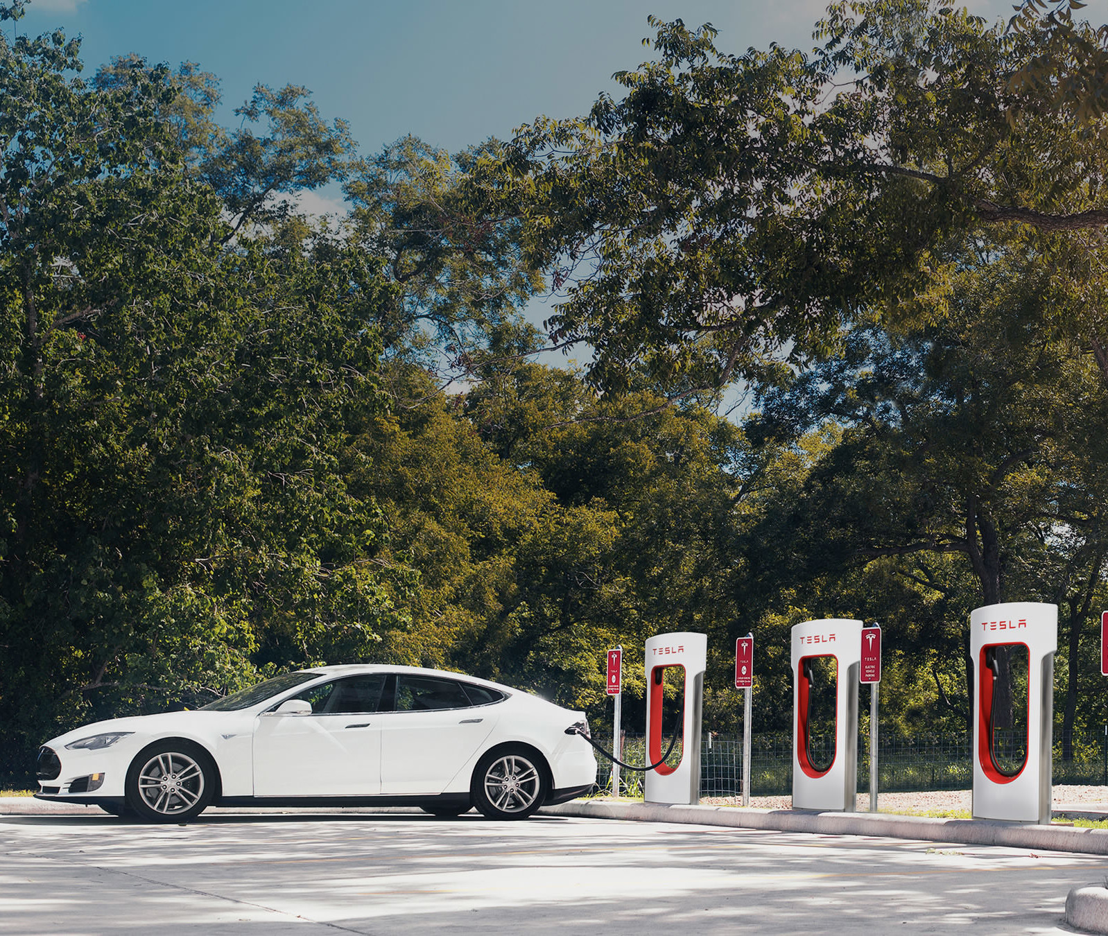 Asheville Outlets Debuts Tesla Motors Supercharger Station on Dec. 19th